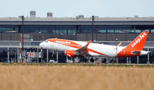 Flughafen wieder eröffnet Easyjet fliegt ab Sommer vom BER an die Amalfiküste