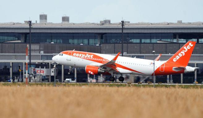 Flughafen wieder eröffnet  Easyjet fliegt ab Sommer vom BER an die Amalfiküste