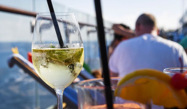Urteil In Glas uriniert, von Kreuzfahrtschiff geflogen: Geld zurück