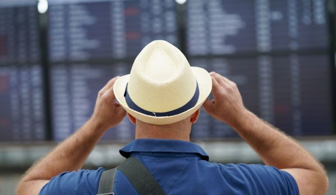 Günstig in die Sonne Sommerurlaub: Sparen auf den letzten Drücker