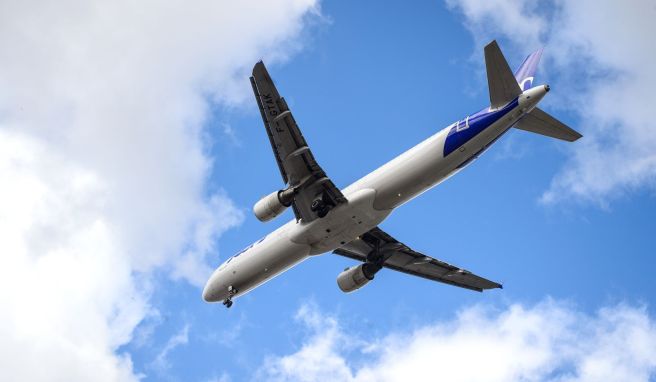 Buchungsportal oder Airline direkt? Direktbuchung erspart Stress bei Änderungen und Verspätungen. Buchungsportal oder Airline direkt? Direktbuchung erspart Stress bei Änderungen und Verspätungen.