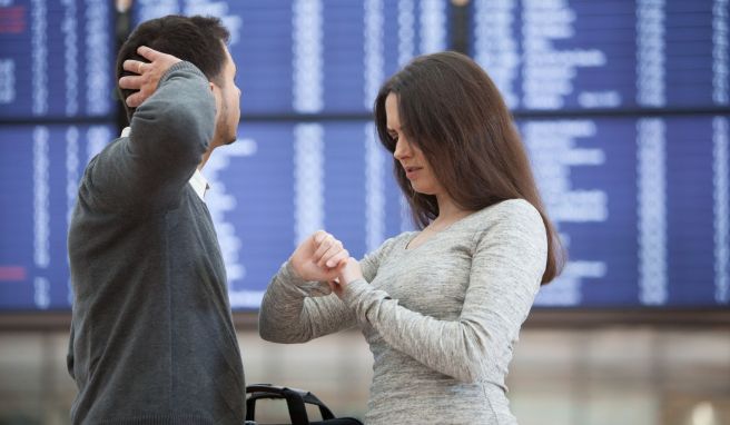 Mist, der Anschlussflug ist weg: Das kostet Zeit, Nerven - und schlimmstenfalls auch eine Stange Extra-Geld.