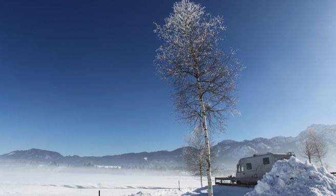 Draußen Winter, drinnen Wärme: Die Gasheizung im Wohnmobil darf auch schon während der Fahrt laufen - unter bestimmten Voraussetzungen.