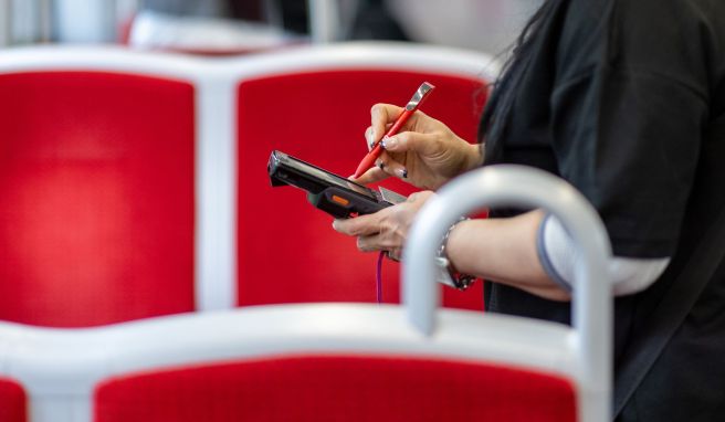 Unfreiwillig schwarzgefahren Bahnfahrkarte nicht dabei? Nachreichen spart Geld