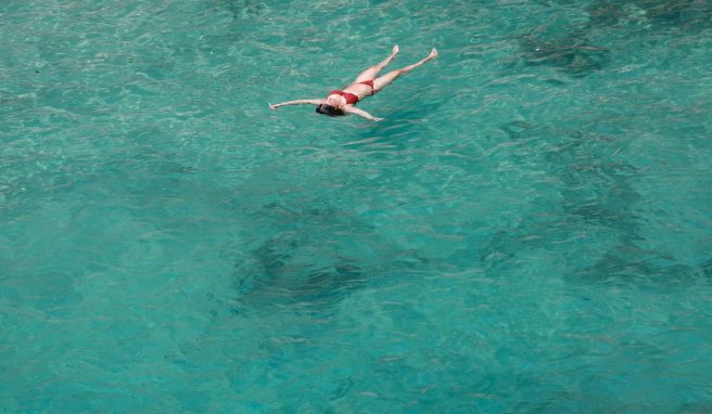 Mallorca und Co: Badespaß bei milden Wassertemperaturen Urlaub im Herbst