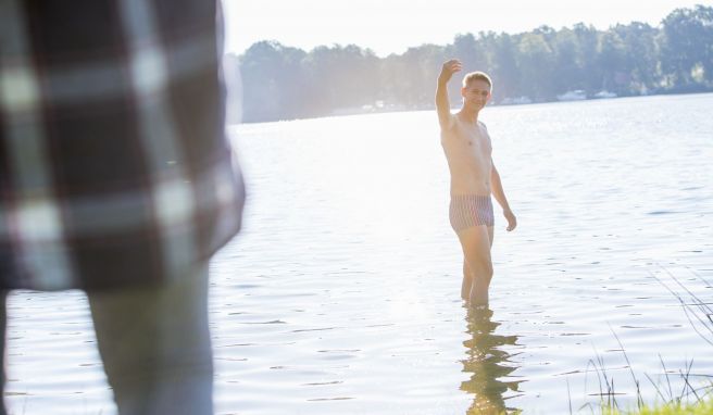 Sommer, Sonne, Badespaß  Darum sollten Sie auch mit leerem Magen nicht schwimmen