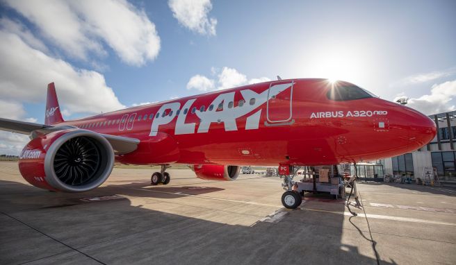 Die isländlische Billigfluggesellschaft Play steuert ab Mitte Mai 2023 auch den Hamburger Flughafen an.