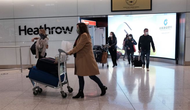 Großbritannien verschärft Einreiseregeln Wegen Omikron-Variante