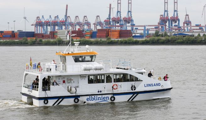 Der Katamaran «Liinsand» soll Urlauber zum Jahreswechsel und in den Wintermonaten schneller vom Fähranleger in Norddeich auf die Ostfriesische Insel Norderney bringen. Die Reederei Watten Fährlinien will den Katamaran für den Inselverkehr zunächst testen. 