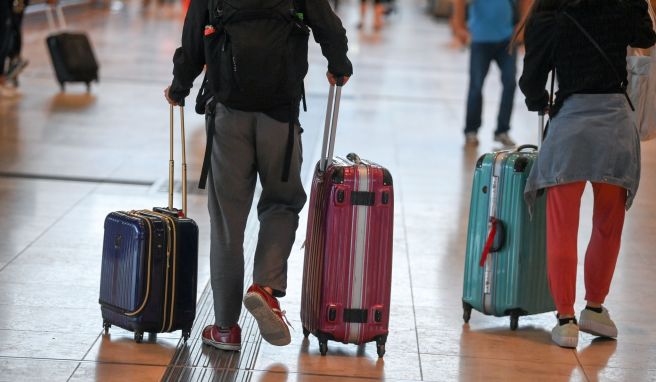 Wer mit deutlicher Verspätung an einem Endflughafen außerhalb der EU ankommt, kann Anrecht auf eine Entschädigung haben. Das geht aus einem Urteil des EuGH hervor. 