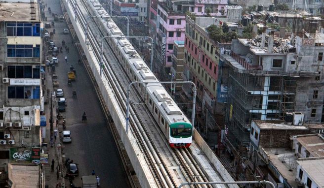Ein Metrosystem soll helfen, das große Stauproblem in Dhaka zu bekämpfen.
