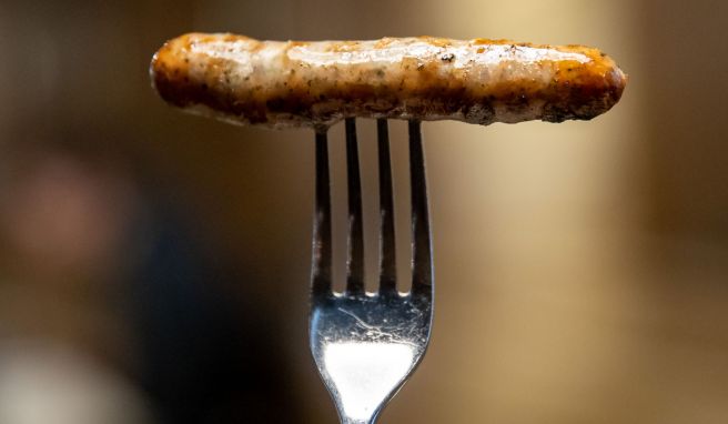 Im neuen Nürnberger Bratwurstmuseum geht es um die Wurst - wer beim Betrachten der Exponate Appetit bekommt, muss sich aber mit einer der Wurstbuden in der Umgebung begnügen. 