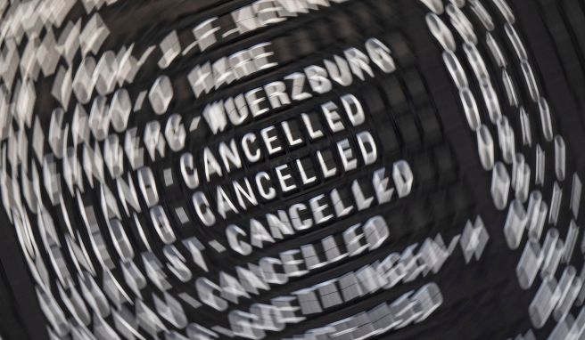Nach der Corona-Delle gab es im europäischen Flugverkehr 2022 große Anlaufprobleme. In den Sommermonaten hatten bis zu 40 Prozent der Passagiere mit Flugproblemen zu kämpfen. Nach der Corona-Delle gab es im europäischen Flugverkehr 2022 große Anlaufprobleme. In den Sommermonaten hatten bis zu 40 Prozent der Passagiere mit Flugproblemen zu kämpfen.
