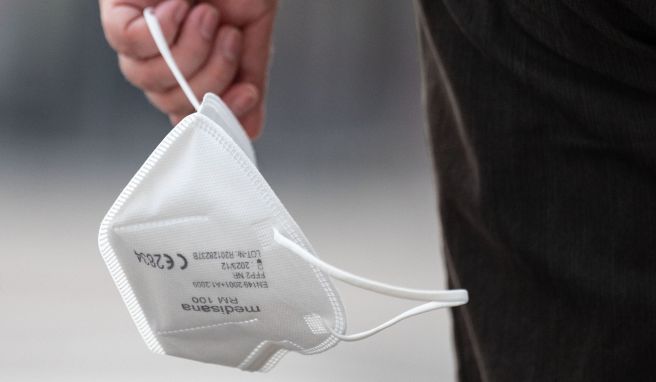 Mehrheit will weiter Maske im Flugzeug tragen Umfrage