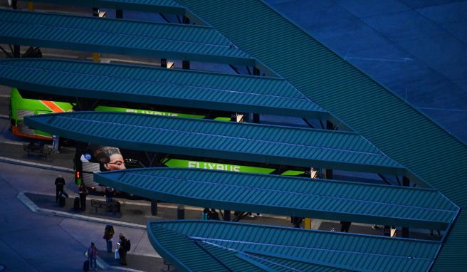 Flixbus stockt sein Angebot rund um die Feiertage auf: Auf beliebten Strecken fahren deutlich mehr Busse als sonst.