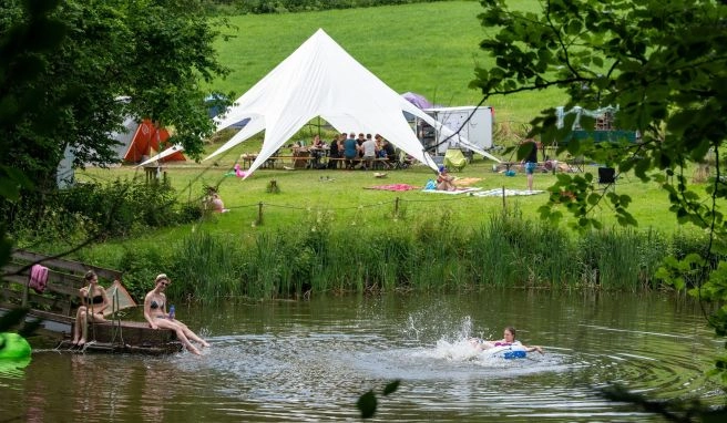 Dem Spieltrieb nachgehen Was ein Ü18-Ferienlager für Erwachsene so reizvoll macht