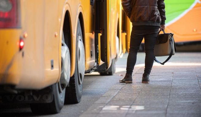 Fährt der Bus ewig nicht los, kann man Geld zurückbekommen. Zwei Stunden müssen sich Reisende dafür aber schon gedulden. 