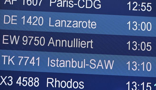 Ungewiss, ob am Ende wirklich alle Flieger wie geplant in die Urlaubsregionen starten werden. Die Reiseveranstalter stehen in engem Austausch mit den Airlines. 