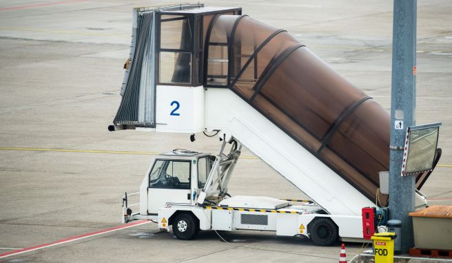 Der Europäische Gerichtshof macht Fluggästen nach einem Sturz auf einer Flugzeugtreppe Hoffnung auf Schadenersatz. 