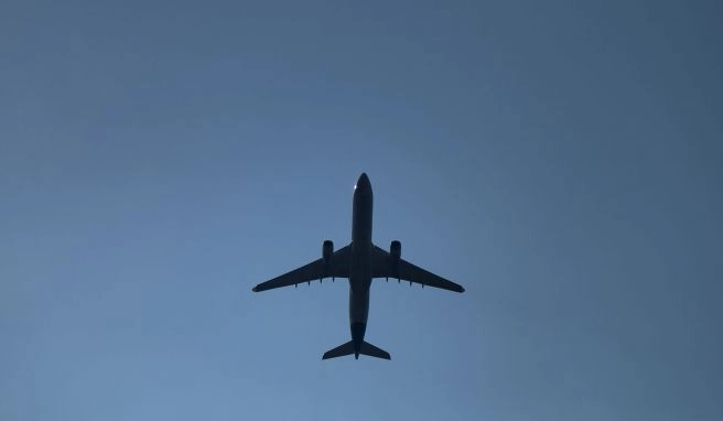 CO2-Ausstoß im Luftverkehr Klimaschutz: Muss Fliegen künftig teurer werden?