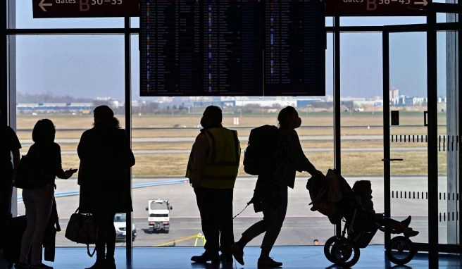 Flugreisen könnten im Sommer teurer werden, erwartet Ryanair-Chef Michael O\'Leary. 