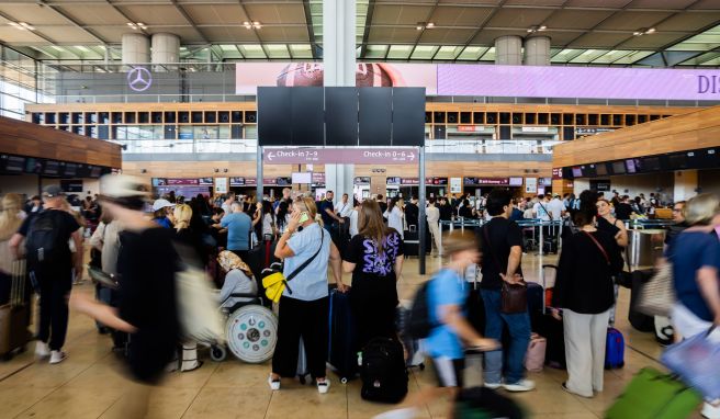 Flieger bleiben am Boden Technische Probleme an Flughäfen: Das sind ihre Rechte