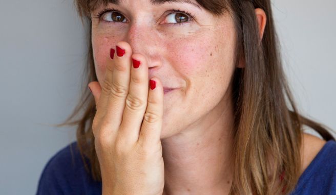 Manche Menschen werden in unangenehmen Situationen schnell rot - und haben unverhältnismäßig große Angst davor. Das muss nicht sein!