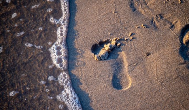 Viele Urlaubsträume sind in Corona-Zeiten wie auf Sand gebaut - die nächste Welle kann sie verschlucken. 