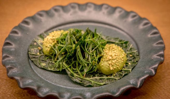 Kohl-Tacos mit Pistazien-Pipiansoße und Rosmarin, eine Kreation der mexikanischen Köchin Elena Reygadas in ihrem Restaurant «Rosetta».