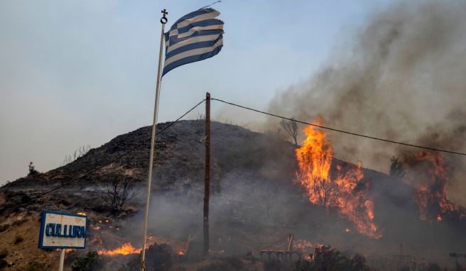 Katastrophe im Urlaub?  Brände in Griechenland: Das sollten Urlauber jetzt wissen