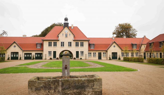 Blick auf das Torhaus auf Gut Immenhof. Das als Filmkulisse bekannten Gut Immenhof öffnet ab dem 1. Oktober 2021 als Hotel. 