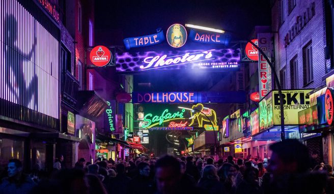 Die sündigste Meile der Welt? Die 930 Meter zwischen dem Nobis- und Millerntor sind weltbekannt und viel besungen. Die sündigste Meile der Welt? Die 930 Meter zwischen dem Nobis- und Millerntor sind weltbekannt und viel besungen.