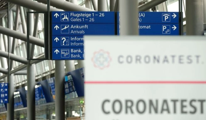 Wer verreist, muss in der Corona-Pandemie weiterhin mit Einschränkungen rechnen. Wer verreist, muss in der Corona-Pandemie weiterhin mit Einschränkungen rechnen.