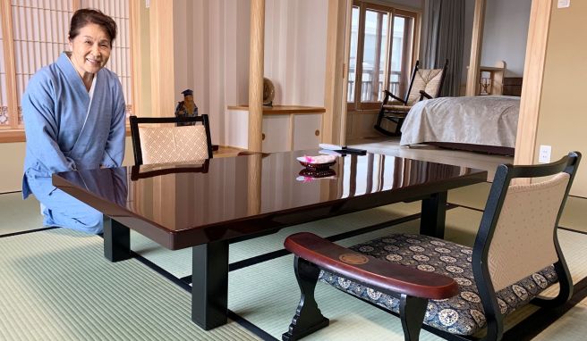 Sumie Tamura führt mit ihrem Mann ein traditionelles Hotel - ein Ryokan - im bekannten Onsen-Kurort Kusatsu.