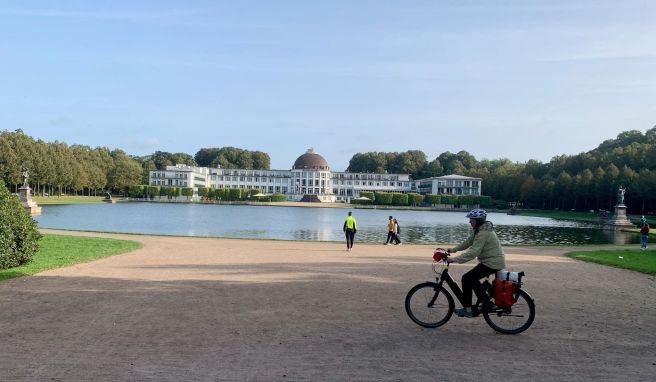 Vorbei geht es auch an Bremens Hollersee. Im Hintergrund das «Parkhotel Bremen».