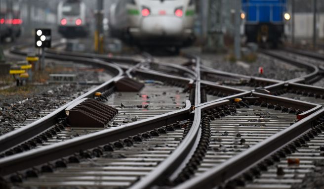Was die Bahn in Deutschland, ist in Frankreich etwa die SNCF oder in Spanien Renfe. Was die Bahn in Deutschland, ist in Frankreich etwa die SNCF oder in Spanien Renfe.