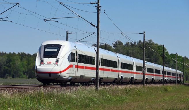 Auf der Fernzug-Schnellverbindung zwischen Berlin und Hamburg fahren die Züge wieder ohne Umleitungen und Unterbrechungen. 