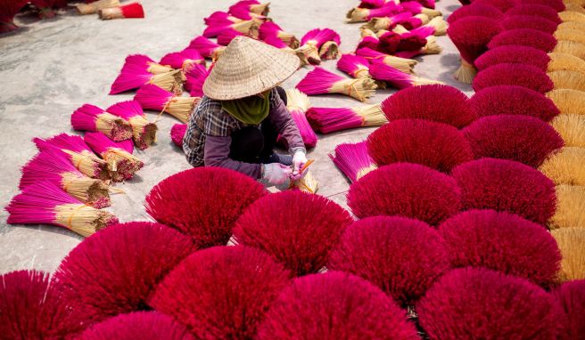 Mehr als 300 Familien stellen Weihrauch her, der in ganz Vietnam und in andere asiatische Länder verkauft wird.