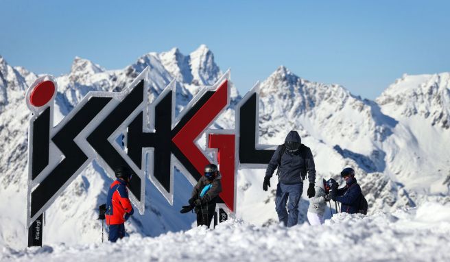 2020 wurde der für seine Après-Ski-Partys bekannte Ort Ischgl zu einem Corona-Hotspot. Einige Urlauber infizierten sich dort. Verbraucherschützer kündigen nun eine Sammelklage gegen Hoteliers an.