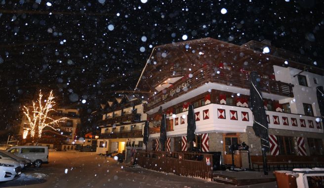 Am 3. Dezember eröffnet Ischgl - während des Lockdowns in Österreich - die Skisaison unter 2G-Bedingungen. 