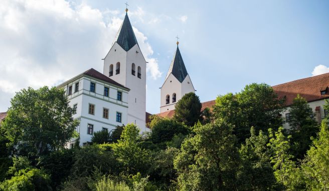 Der Domberg in Freising mit der Domkirche St. Maria und St. Korbinian prägt das Stadtbild.