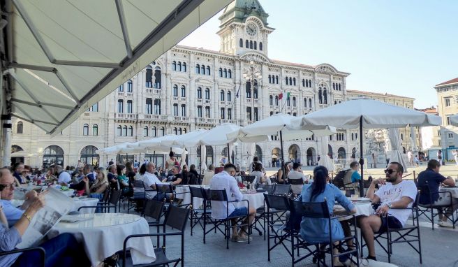 Im Kaffeehaus Caffè Degli Specchi können sich Besucher dem süßen Nichtstun hingeben. 