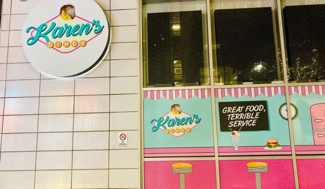 Karen\'s Diner in Sydney. An der Fassade ist schon zu lesen, worum es geht: \