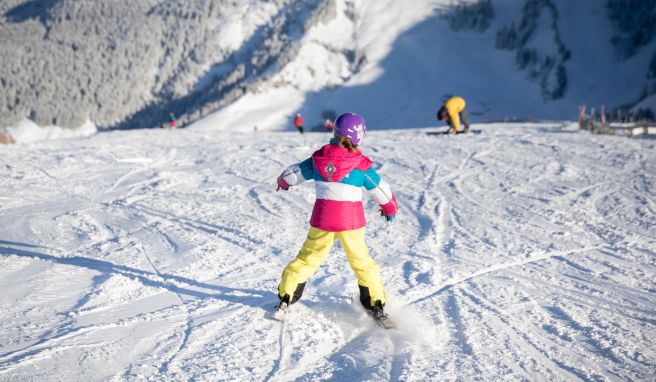 «Pizza!»: Die Skispitzen bewegen sich zueinander, die Enden auseinander - so bremst man.
