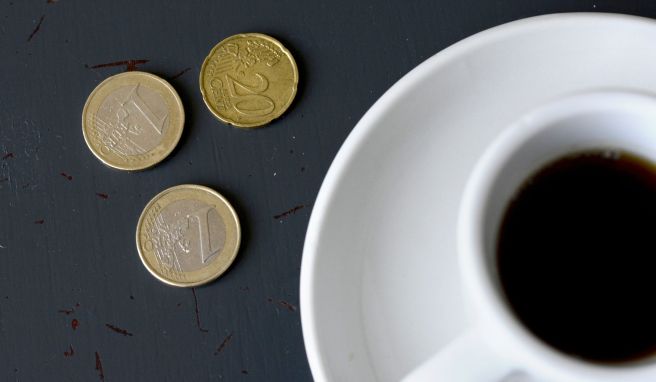 In Frankreich und Griechenland üblich: Trinkgeld beim Verlassen eines Restaurants einfach auf dem Tisch oder dem Rechnungsteller liegen lassen.