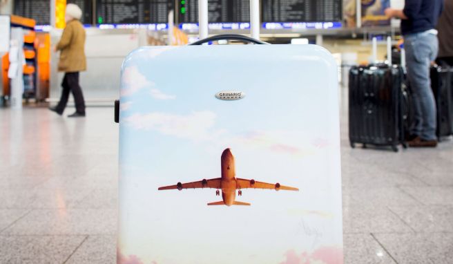 Reiserecht Bombenscherz am Flughafen kann Urlaub zunichtemachen