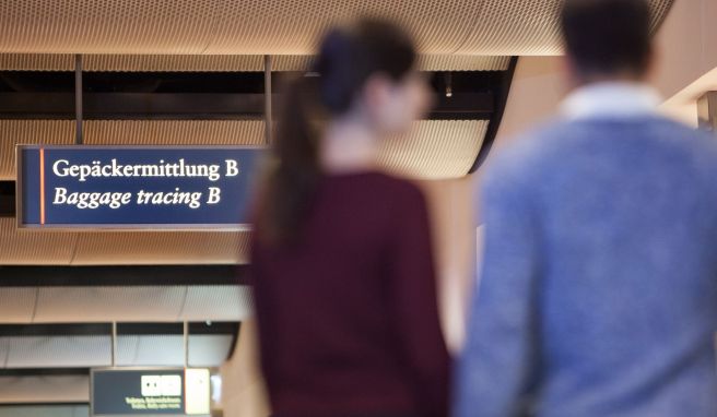 Wo ist mein Koffer, ist er nicht mitgeflogen? Gepäckermittlungen an Airports können eine erste Anlaufstelle für die Suche sein. 