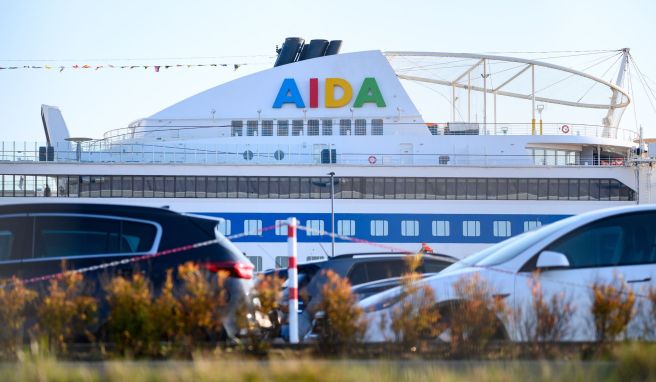 Das Kreuzfahrtschiff «Aidaluna» liegt am Kreuzfahrtterminal Steinwerder: