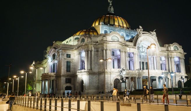 Von Neoklassizismus bis Art déco: Das Kulturzentrum Palacio de Bellas Artes zeigt einen wilden Architekturmix.