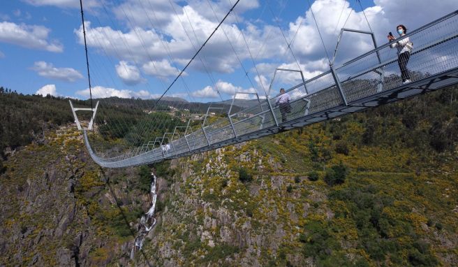 Bisher trägt den Titel der längsten Fußgänger-Hängebrücke die 516 Arouca in Portugal. Im hessischen Willingen soll nun ein 665 Meter langes Exemplar entstehen. 